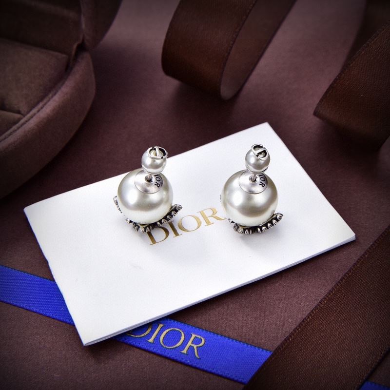 chr1st1an D10r earrings